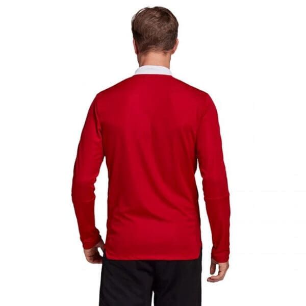 Man wearing red long-sleeve shirt.