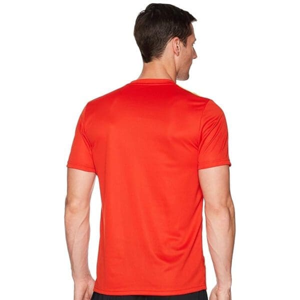 Man wearing red short-sleeved t-shirt