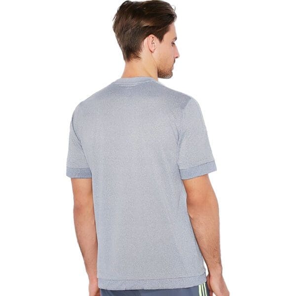 Man in gray short-sleeve t-shirt