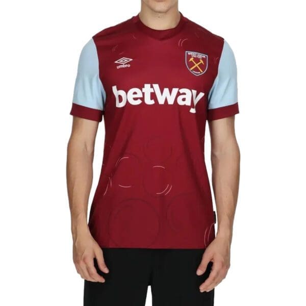 West Ham United football jersey with Betway sponsor.