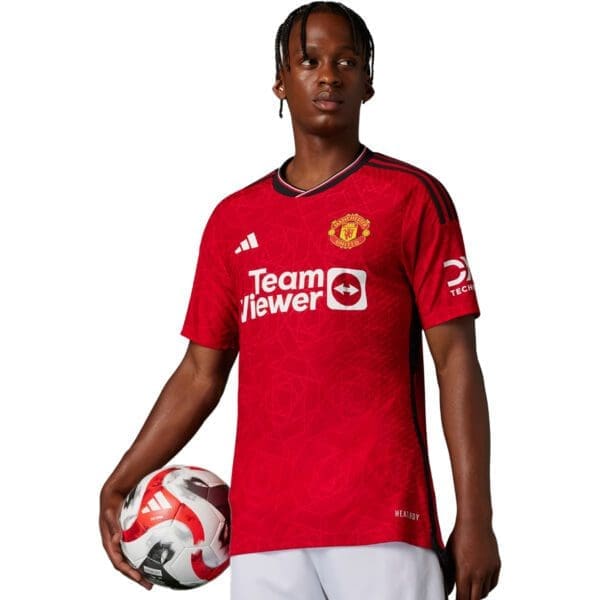 Man in Manchester United soccer jersey