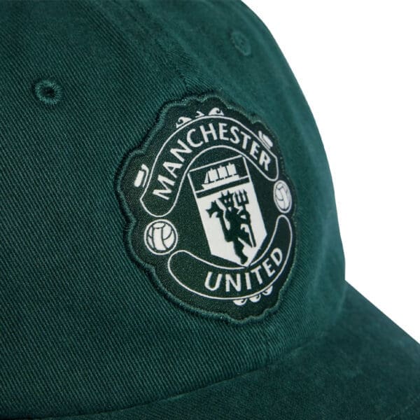 Green Manchester United baseball cap.