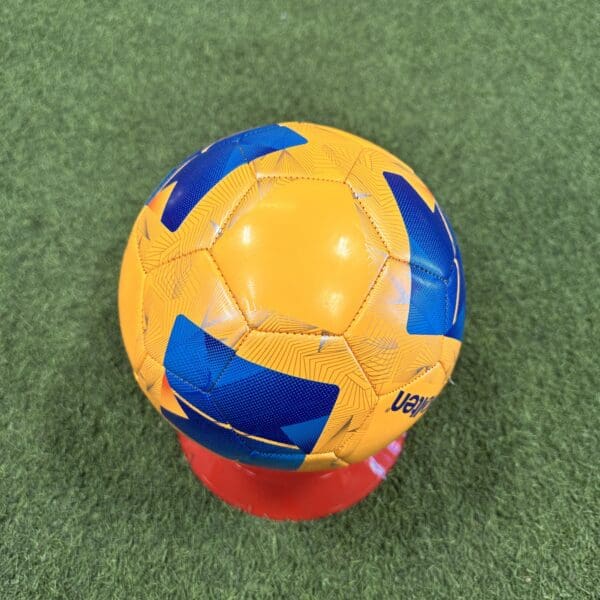 Molten Vantaggio 2000 '25 Premium Training Soccer Ball - Image 4