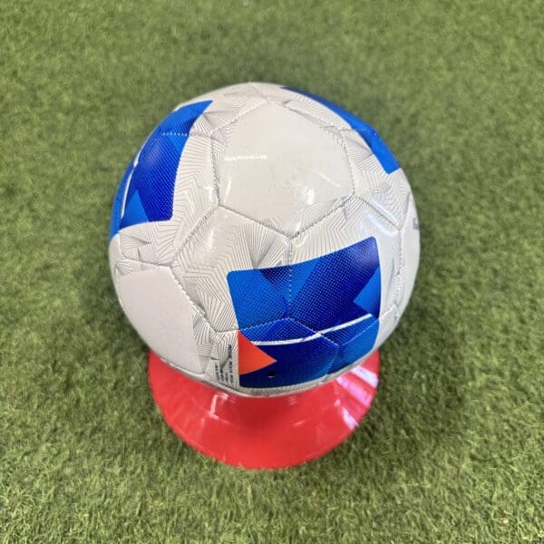 Molten Vantaggio 2000 '25 Premium Training Soccer Ball - Image 3
