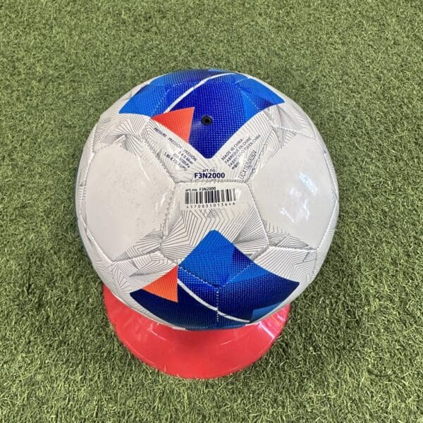 Molten Vantaggio 2000 '25 Premium Training Soccer Ball - Image 4