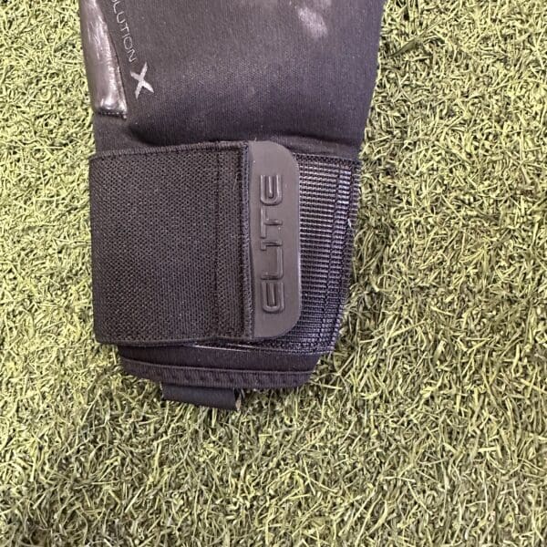 Elite Sport Revolution X Black Goalkeeper Gloves - Image 4