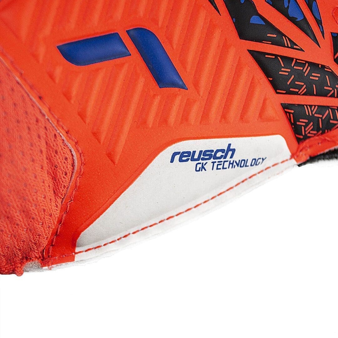 Reusch Attrakt Solid Finger Support Junior Goalkeeper Gloves - Image 3